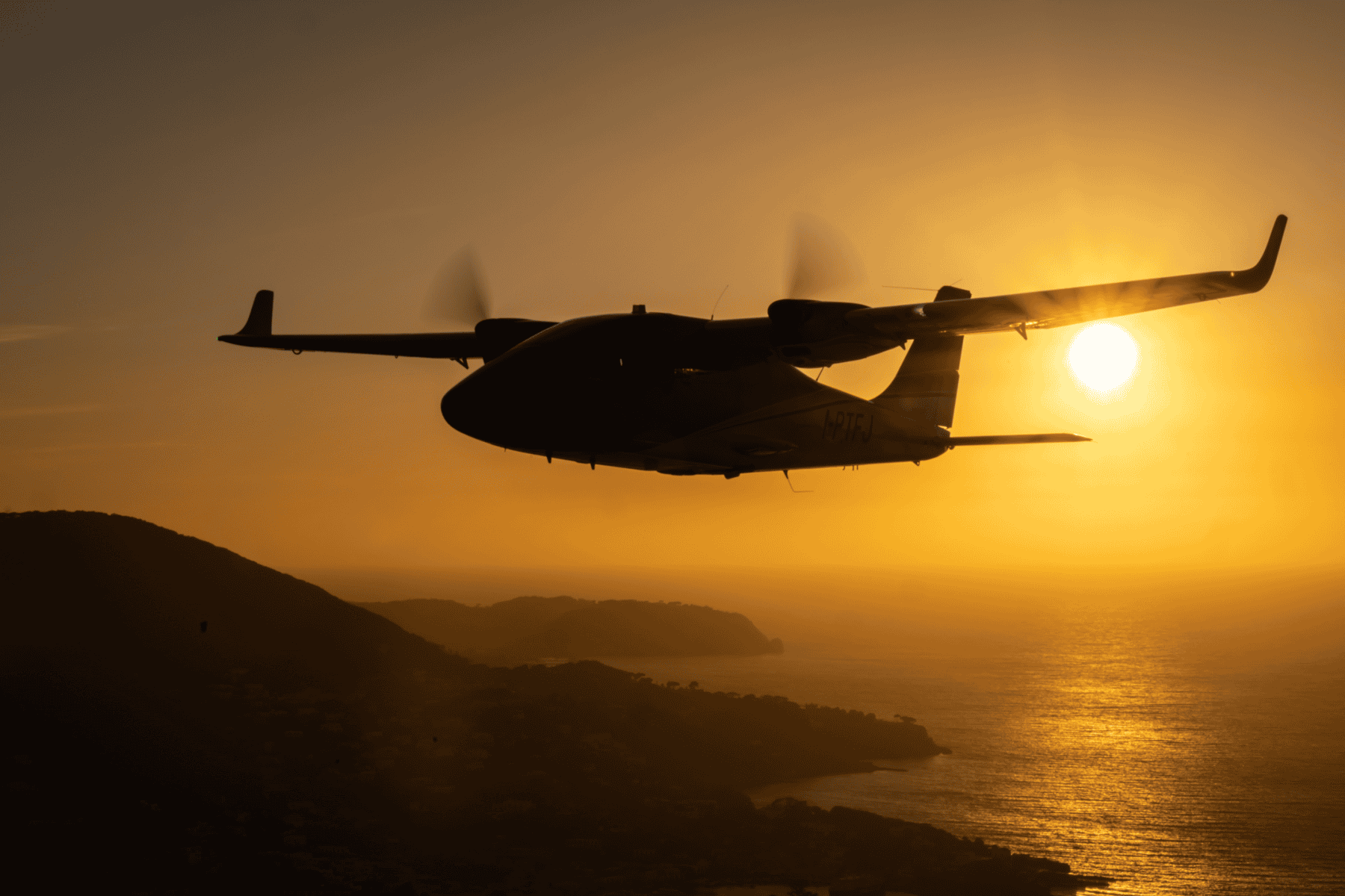 7 tecnam p2006t flying 1200x800 aviation unlimited